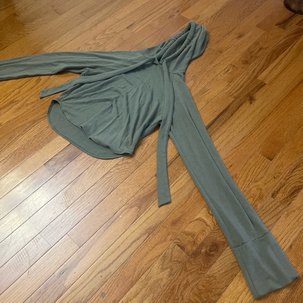 Crop Long-sleeve Hooded Sweater T-shirt - Olive Green - Small - Picture 4 of 8